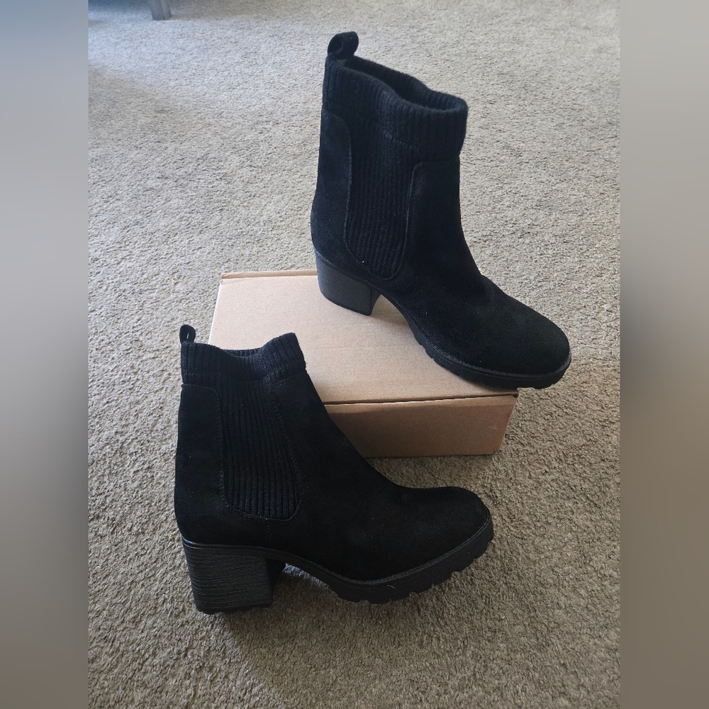 White Mountain Black Ankle Booties with Chunky Heel